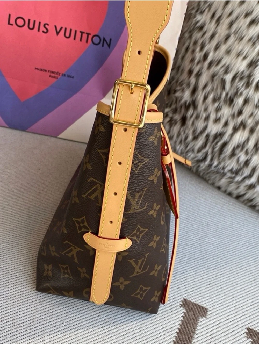 LOUIS VUITTON Bag New LV Bag - Picture 2 of 6